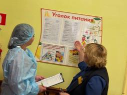 В целях мониторинга организации горячего питания школьников организовано  еженедельное дежурство со стороны родительской общественности в школьной столовой.( 15.10.2025)