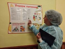 В целях мониторинга организации горячего питания школьников организовано  еженедельное дежурство со стороны родительской общественности в школьной столовой.( 24.09.2025)