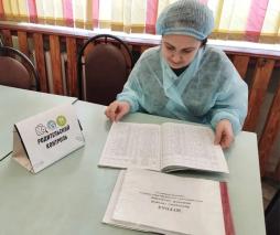 В целях мониторинга организации горячего питания школьников организовано  еженедельное дежурство со стороны родительской общественности в школьной столовой.( 28.01.2026)