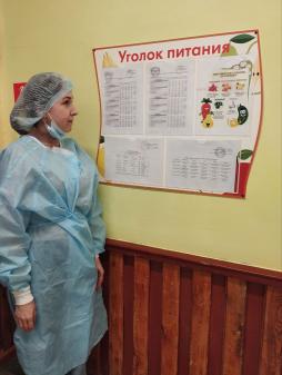 В целях мониторинга организации горячего питания школьников организовано  еженедельное дежурство со стороны родительской общественности в школьной столовой.( 17.04.2025)